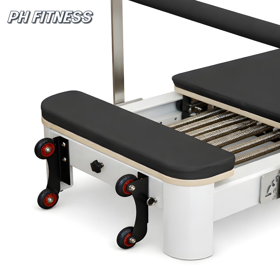 Transportrollen und verstellbare Fußstange des PRO Pilates Reformers
