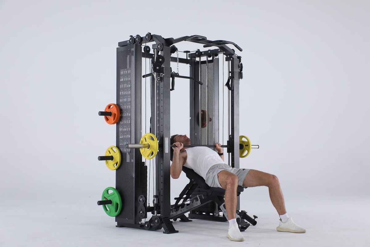 Bankdrücken im PH Fitness Apex Pro Rack mit Smith Machine und Kabelzügen