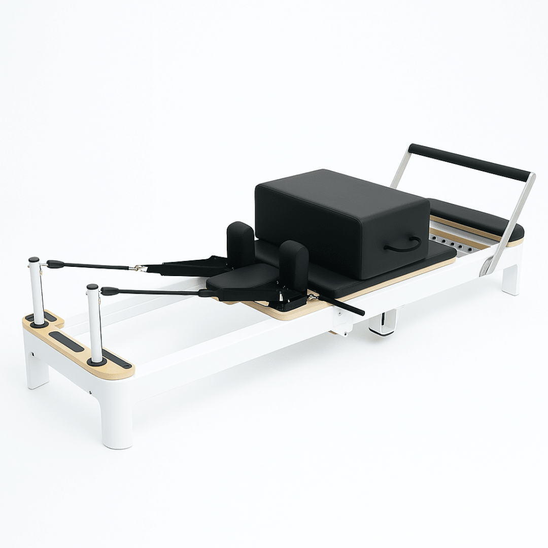 Weißer klappbarer Pilates Reformer aus Aluminium mit Box und Gurten