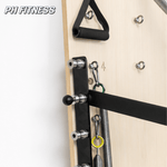 Detail der verstellbaren Befestigungspunkte und Push-through-Bar des Wandtrainers