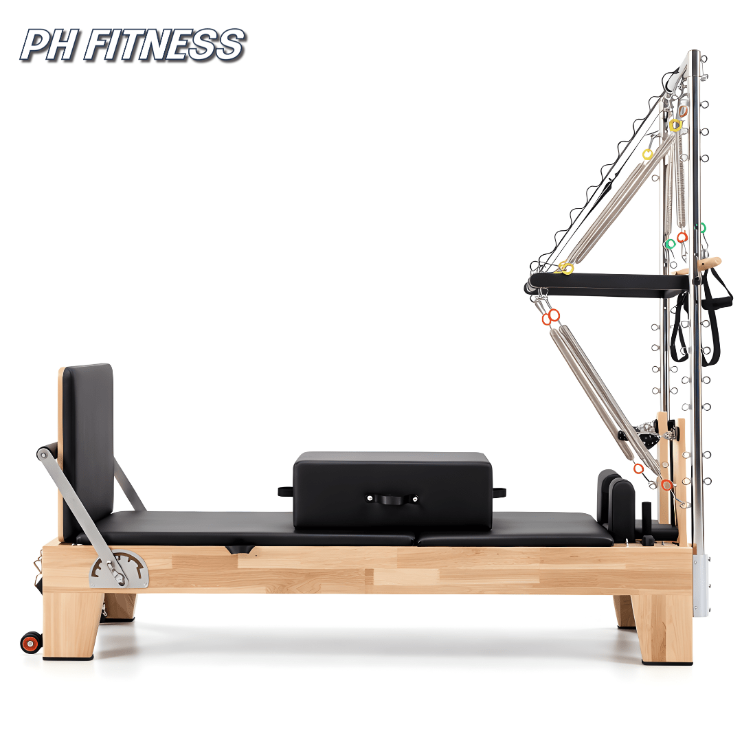Seitenansicht des Pilates-Reformers aus Holz mit Half Trapeze Tower
